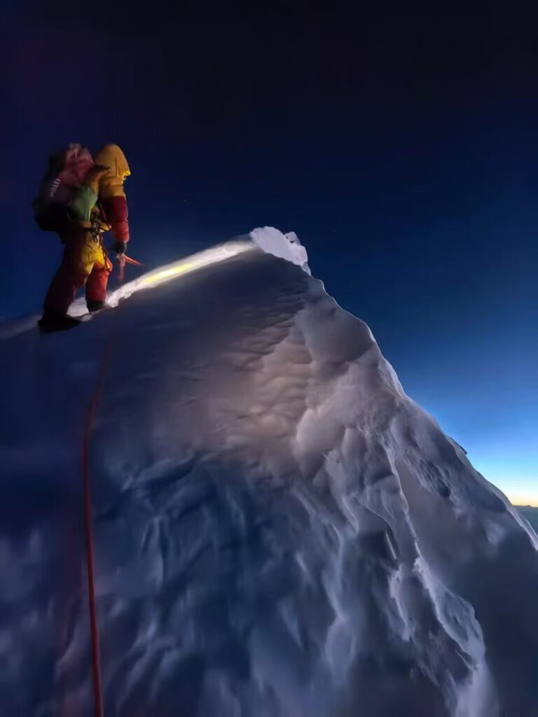 Congratulations to aione "Safety Ambassador" Bai Yang for successfully climbing Mount Everest 536de80f76b0e03b9c45e5c04d78f92b 768x1024
